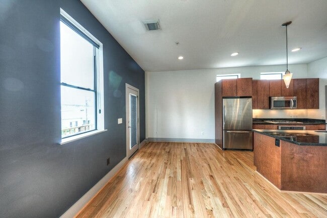 Photo - Well-Maintained Union Square Beauty With Skyline Views