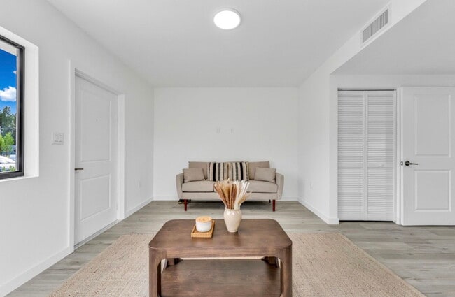 Building Photo - Northeast 160th Street, Miami, FL 33162 - 2 BR 2.5 BA townhouse