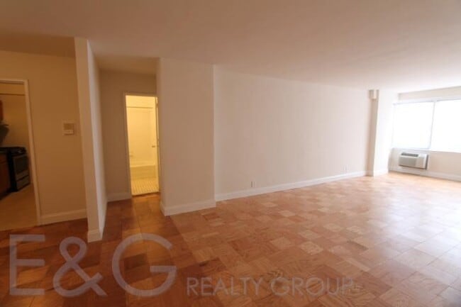 Building Photo - 1 bedroom in JAMAICA NY 11432 Unit 8D Rental