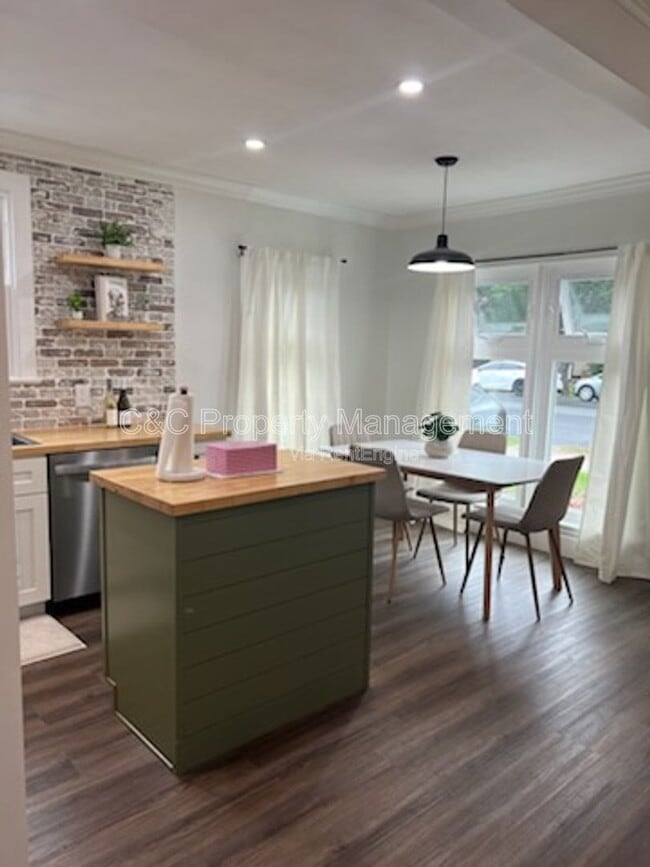 Photo - 59 W Castle St