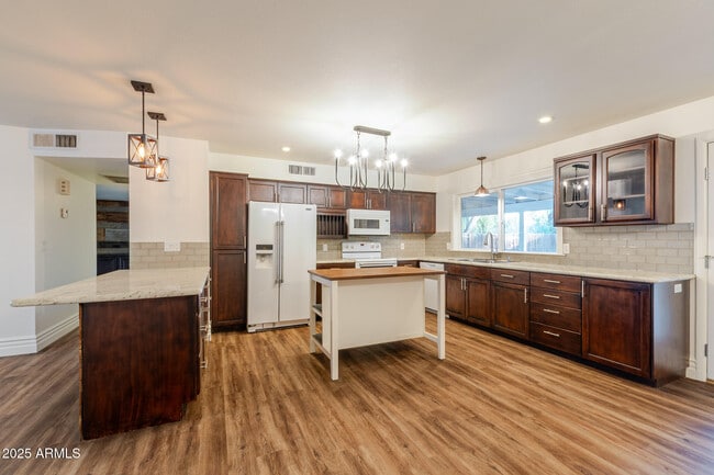 Photo - 3521 W Detroit St