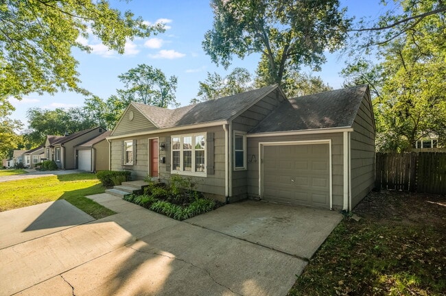 Photo - 4809 W 75th St