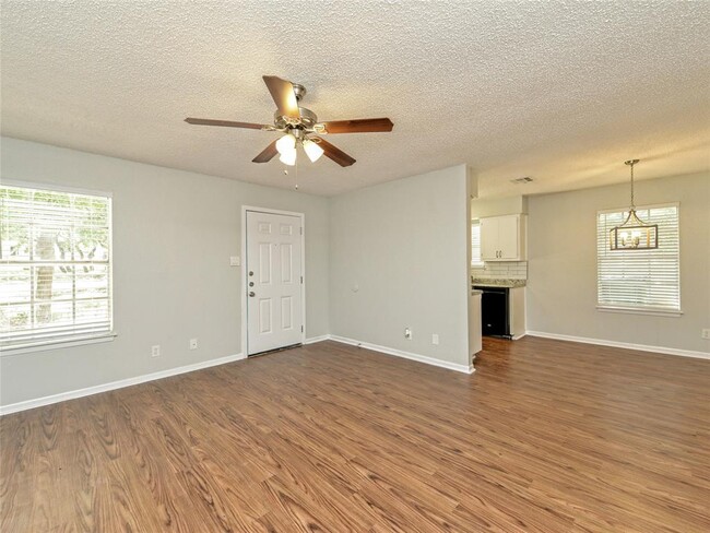 1010 Cushing Dr
