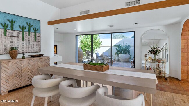 9447 E Calle De Valle Dr