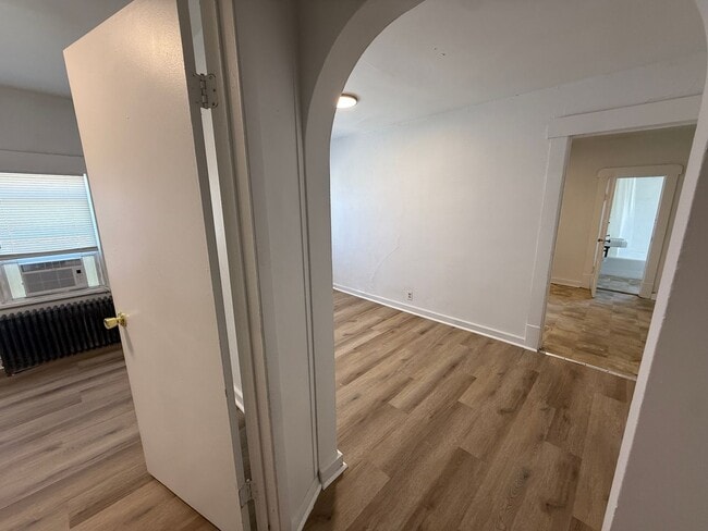 Building Photo - 100 S College Ave Unit Apt #09