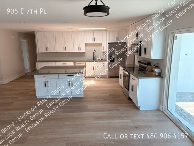 Photo - 905 E 7th Pl