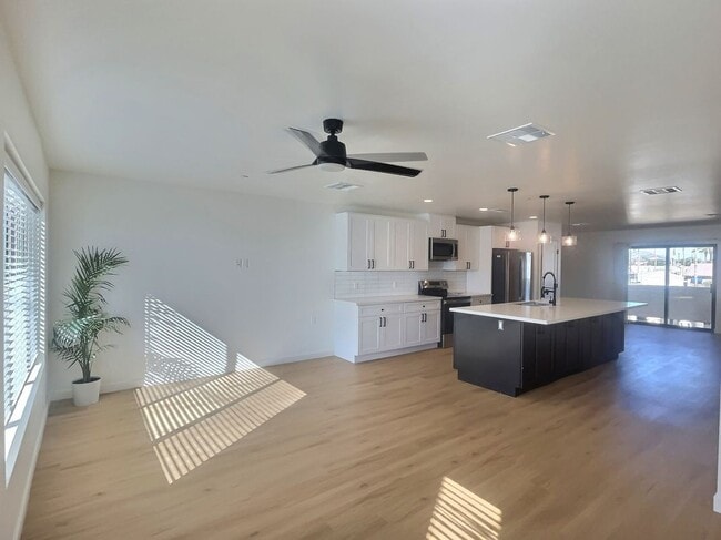 Photo - 2502 E Paradise Ln