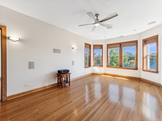 Photo - 4720 N Springfield Ave Unit 3