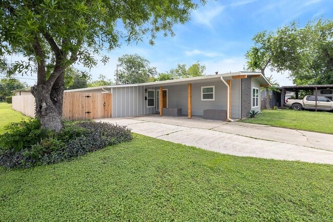 Building Photo - 306 Westmoreland Dr