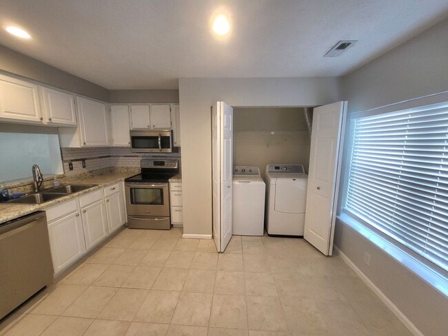 Photo - 47 Lucinda Ct