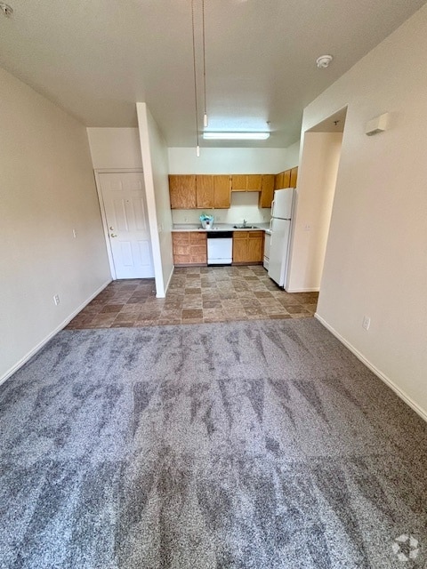 Building Photo - Silver Pines Rental
