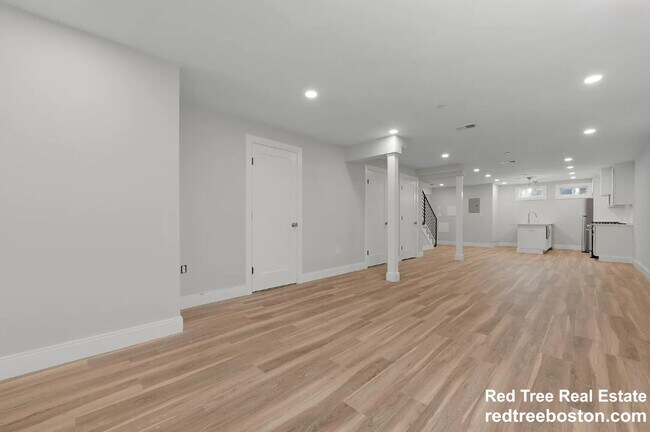 Photo - 160 Webster St