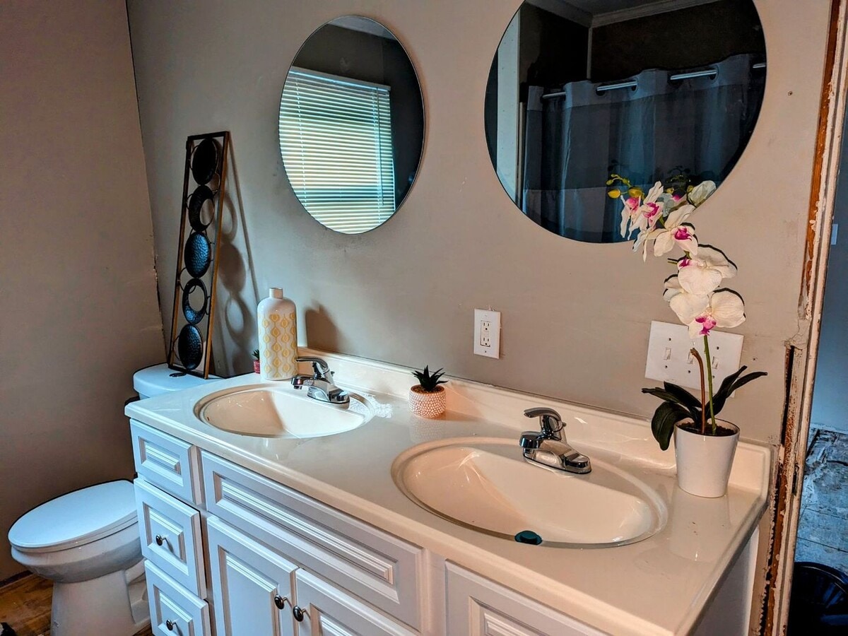 2 Bed House w/ carport, central HVAC & woo... - 2 Bed House w/ carport, central HVAC & woo...