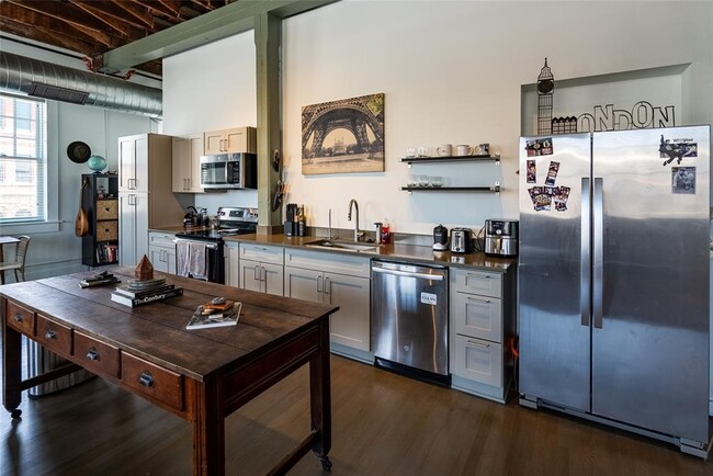 Photo - 102 E 2nd St Unit 201