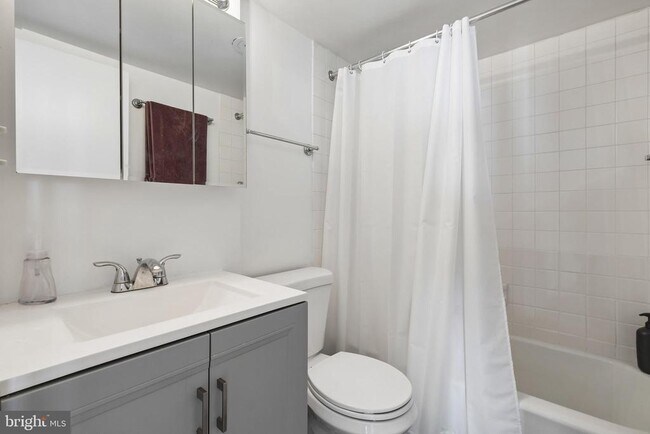 Photo - 220 Locust St Unidad 28DS