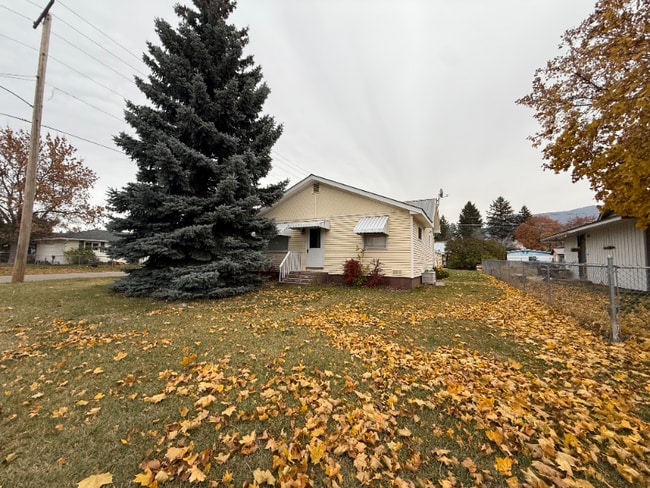 Photo - 105 3rd Ave W