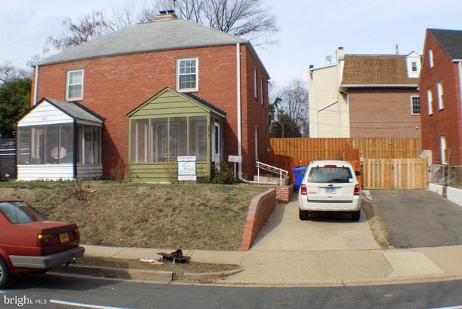 Building Photo - 2205 6th St S Rental