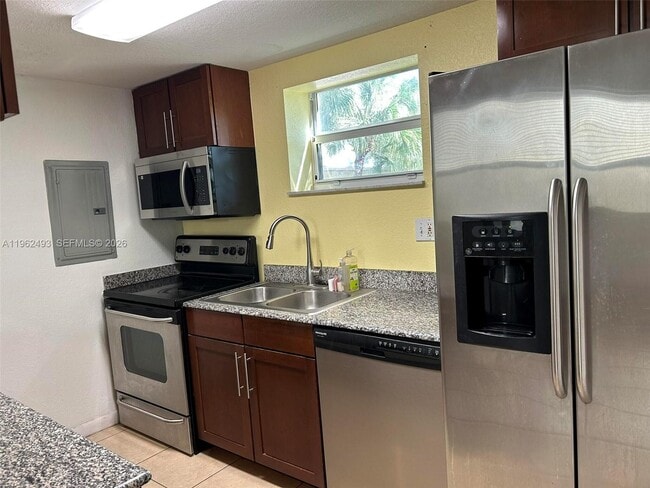 Photo - 8950 SW 69th Ct Unidad 215