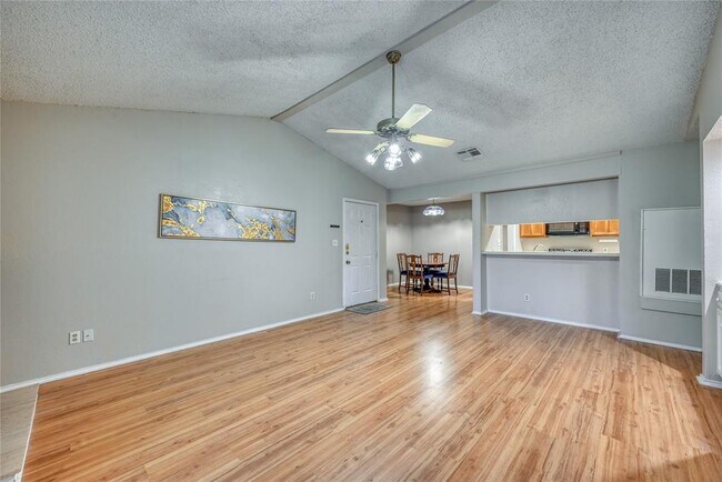 Photo - 1202 Thorpe Ln Unit 616