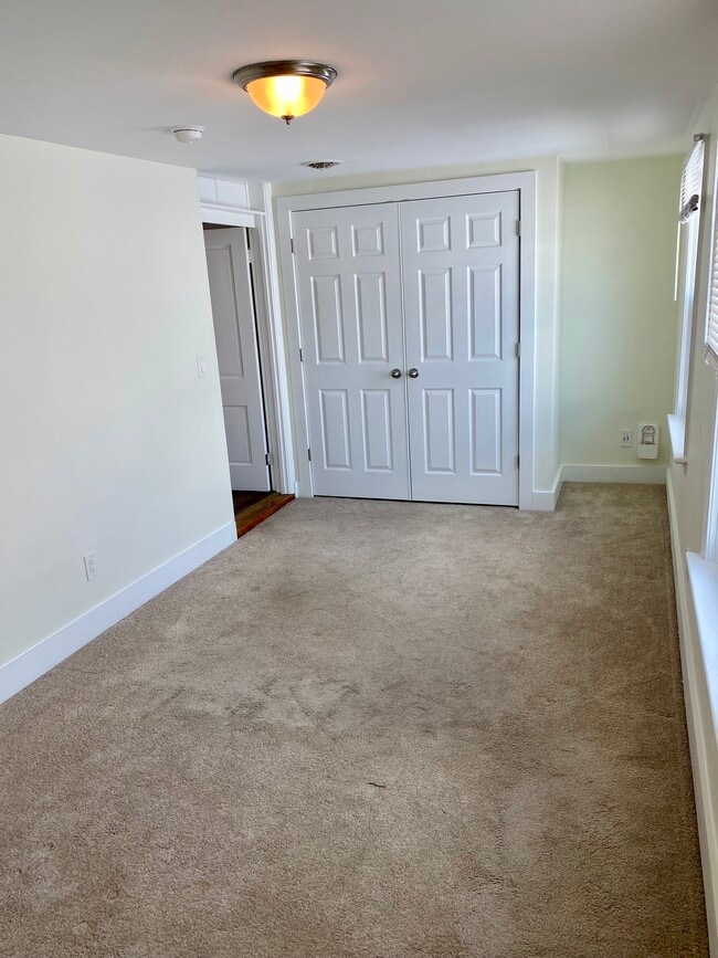 Photo - 212 N George St