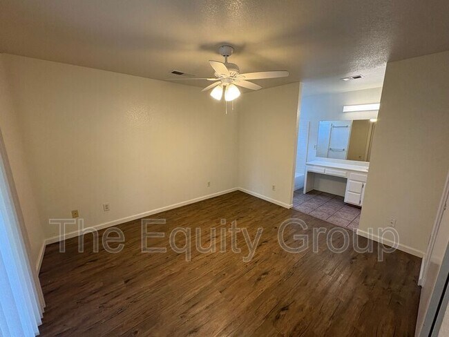 Photo - 451 W Marilyn St