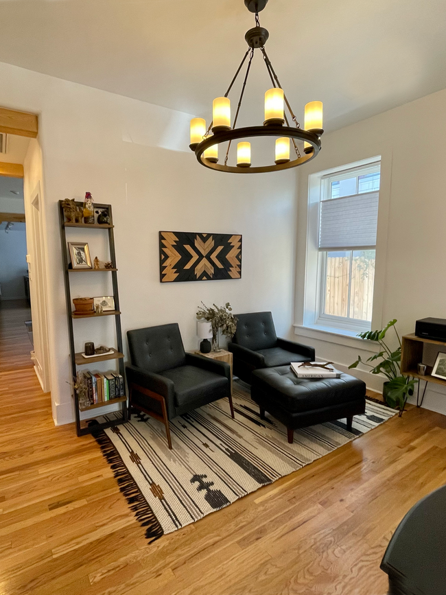 Photo - 308 Arno St NE