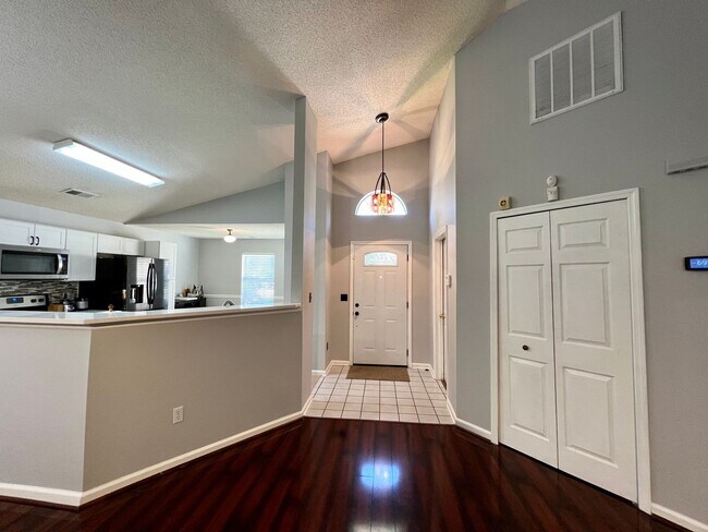 Photo - 102 St Ives Dr