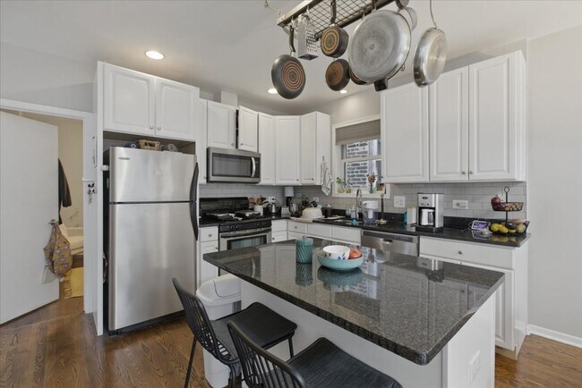 Photo - 1038 N Marshfield Ave Unidad 3