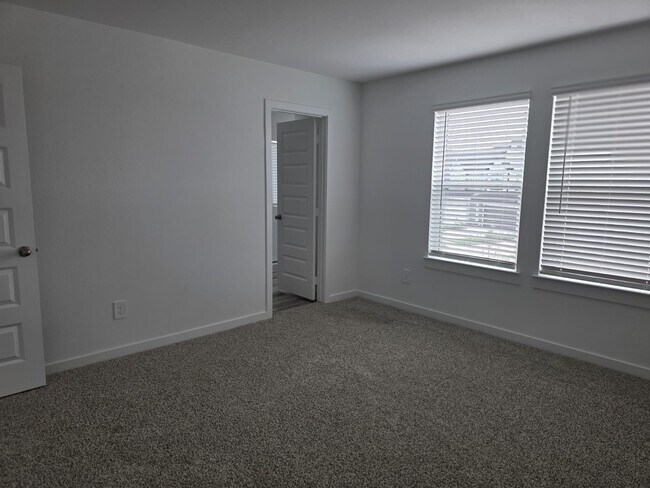 Photo - 2803 Lisburn Ter Ln