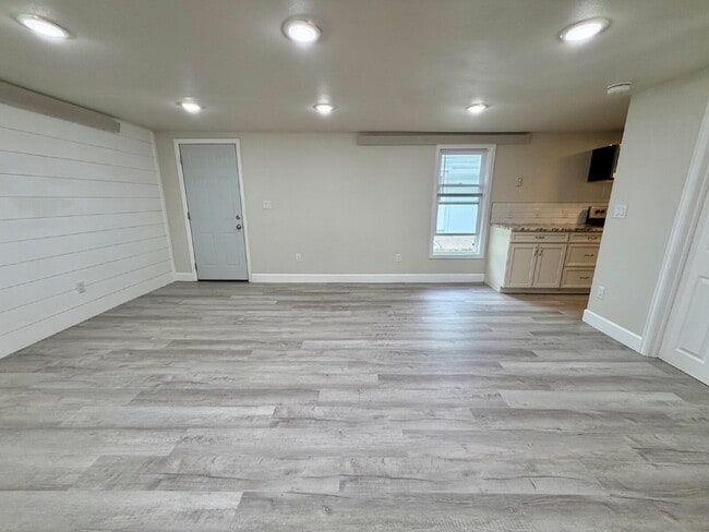Photo - Large Updated Studio! Unit B