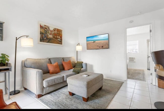 Photo - 820 NE 16th Ave Unidad 3