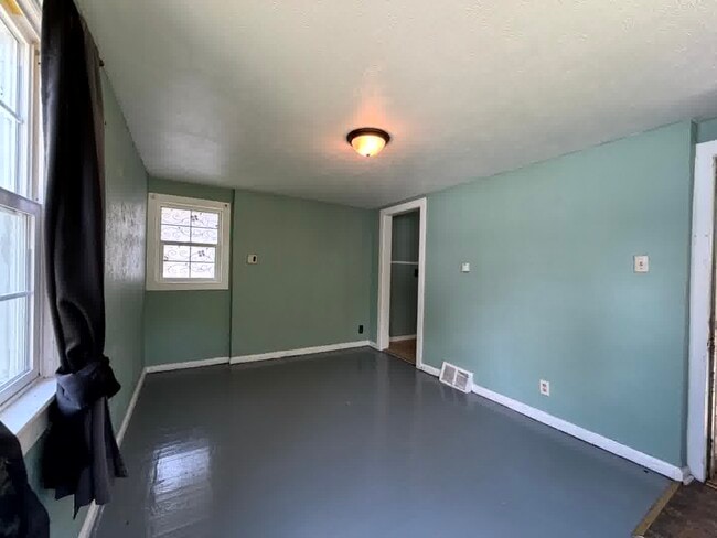 Building Photo - 520 W Marion St Unit 2