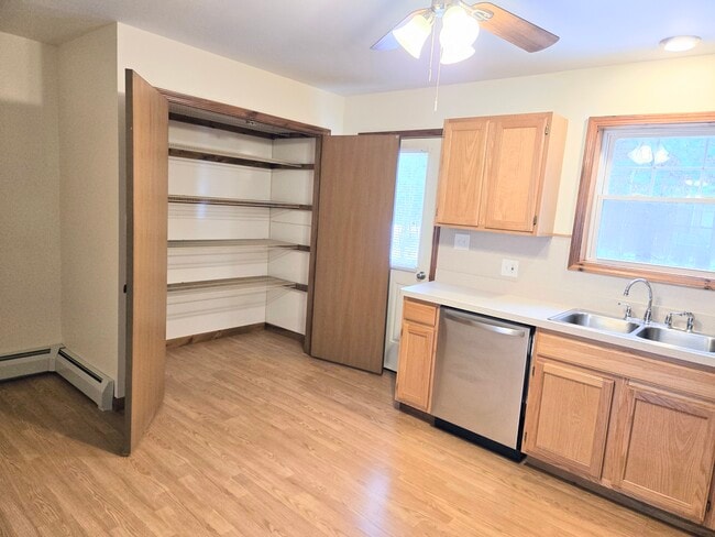 Kitchen (W/ Pantry) - 602 Forest Ln Unit 1101