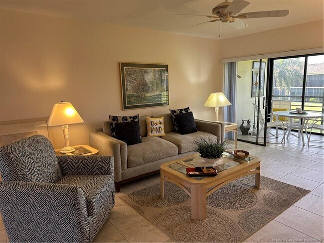 Building Photo - 755 Saturn St Unit F205