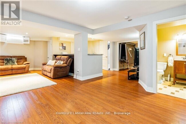 Photo - 2384 Parkglen Ave