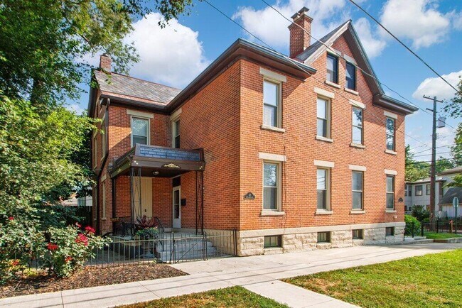 22 E Frankfort St