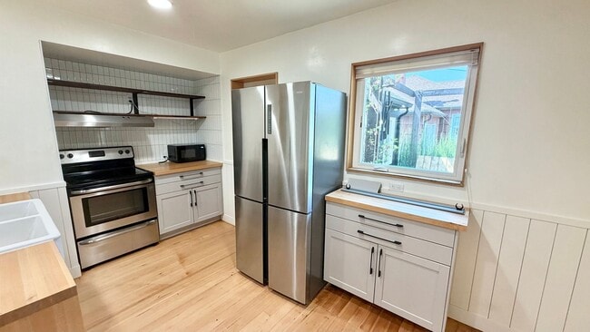 Photo - 9340 SE Yamhill St