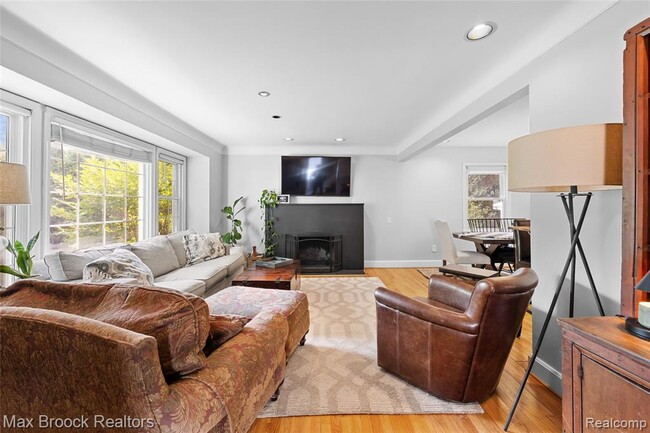 Photo - 758 Chester St