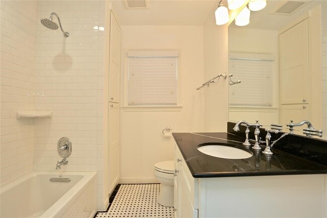 Photo - 4106 Milton St