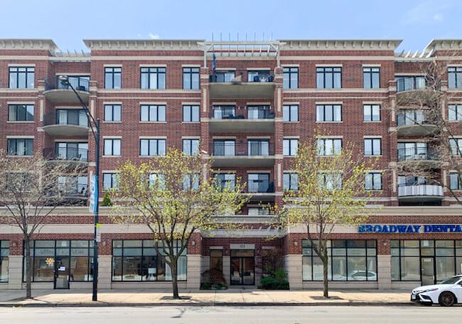 Building Photo - 5858 N Broadway Unit 602