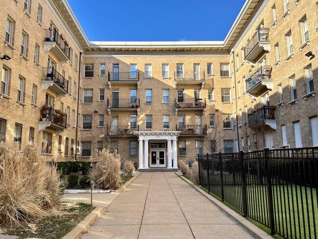 Building Photo - 1401 Columbia Rd NW Unit 402