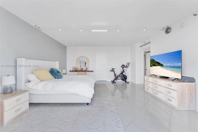 Photo - 19500 Turnberry Way Unidad 7D