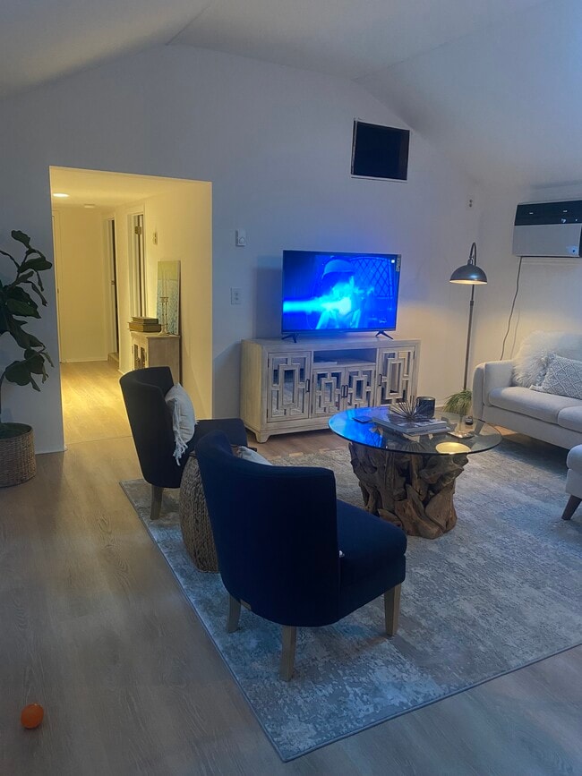 Photo - 115 10th Ave