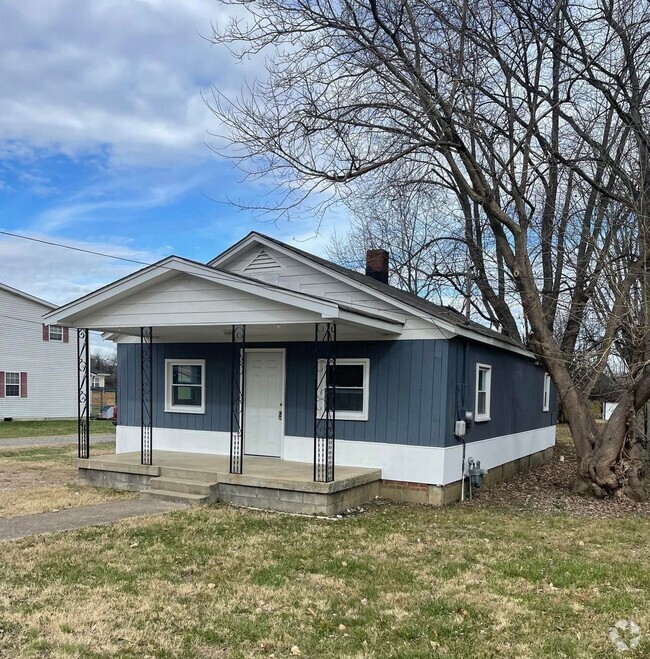 Building Photo - 2 Bedroom/1 Bath Home with Detached Garage