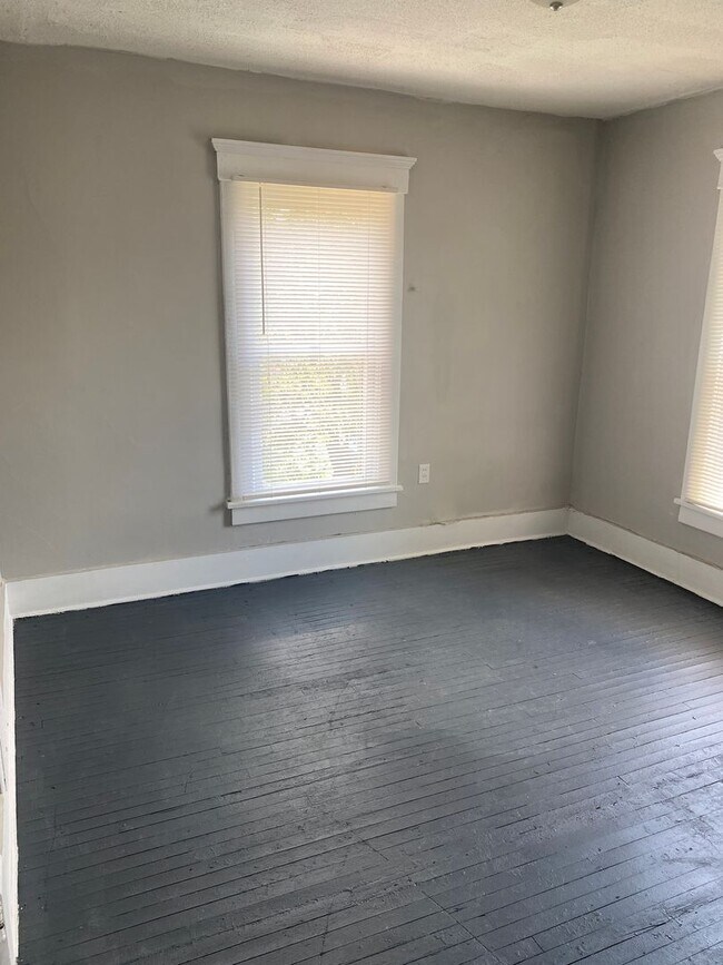 1212(up) Shorb Ave NW Apt # 2