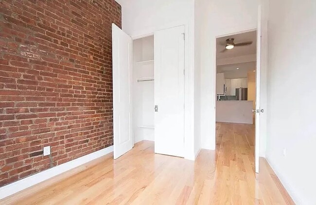 Photo - 319 Lincoln Pl Unit 4R