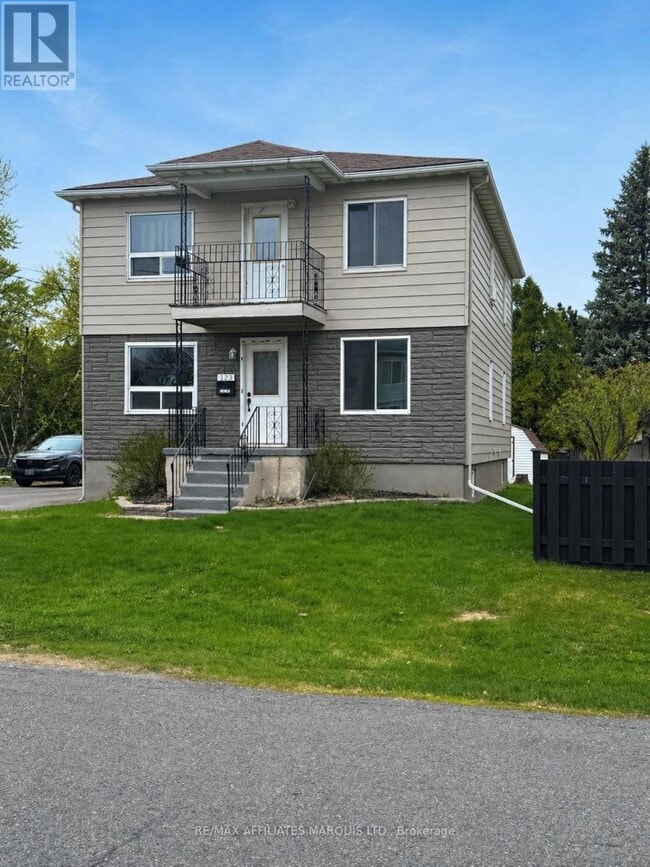 Photo - 123 New St