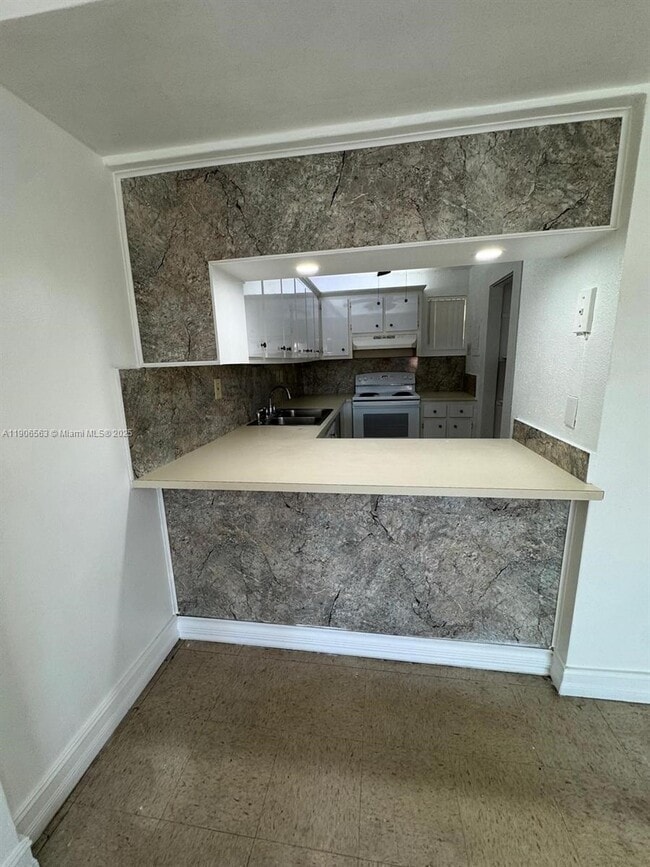 Photo - 1910 W 56th St Unit 3320