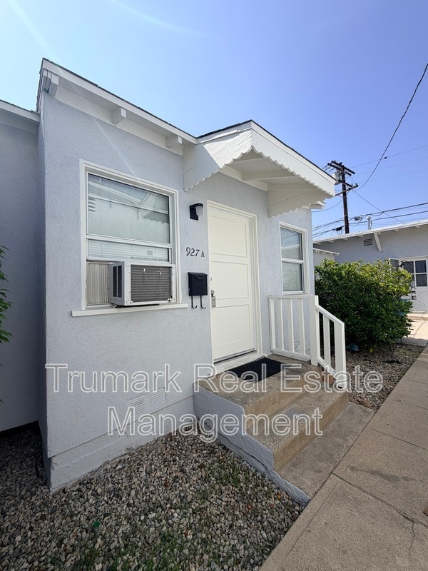 Building Photo - 927 E Lexington Dr Unit A