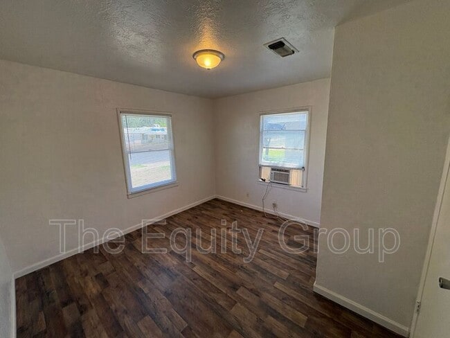 Photo - 495 N Perry Ave